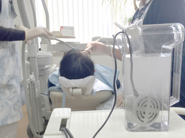 歯科医院で使用されるオゾン水生成器「オゾンバスター」
