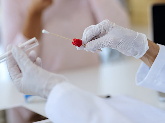 新型コロナウイルス感染症の陰性証明書取得のリスク